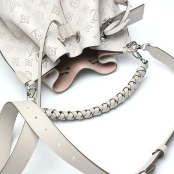 Louis Vuitton keybell Mahina Mulia Shoulder Bag - Picture 8 of 10